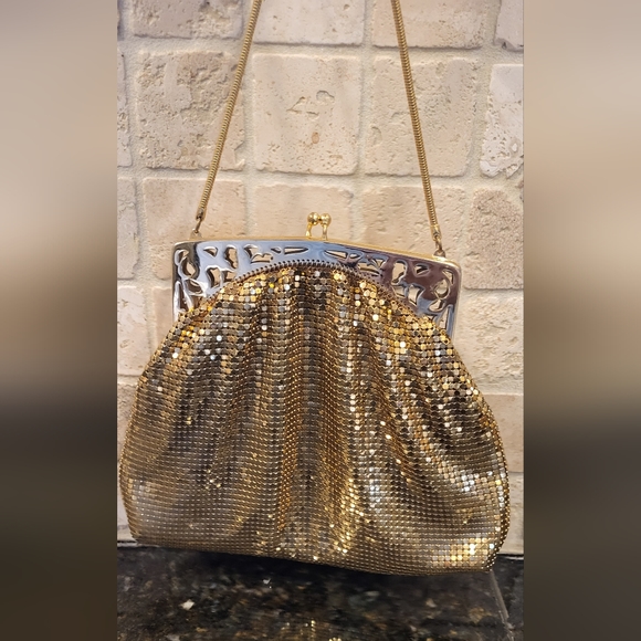 Antique Mesh Whiting & Davis Co Bags. Gold Tone Ornate Hand Bag - Picture 3 of 12